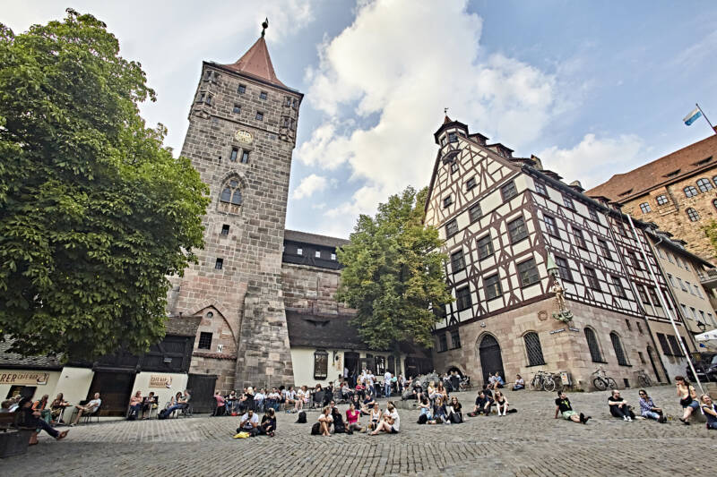 Blick auf den Tiergärtnertorplatz in Nürnberg